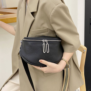 Leather shoulder bag, capacious chest bag for leisure, one-shoulder bag, cowhide, city style