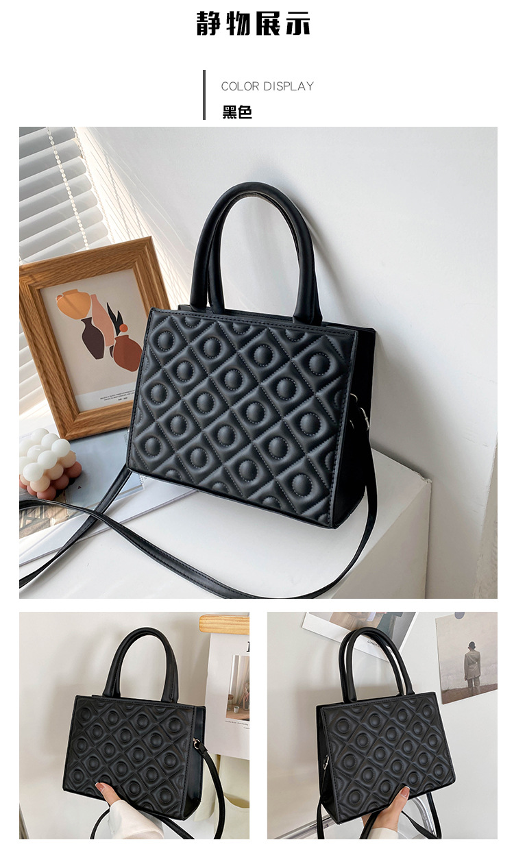 Retro Solid Color Handbag Fashion Shoulder Bag Casual Rhombus Embossing Messenger Bag display picture 9