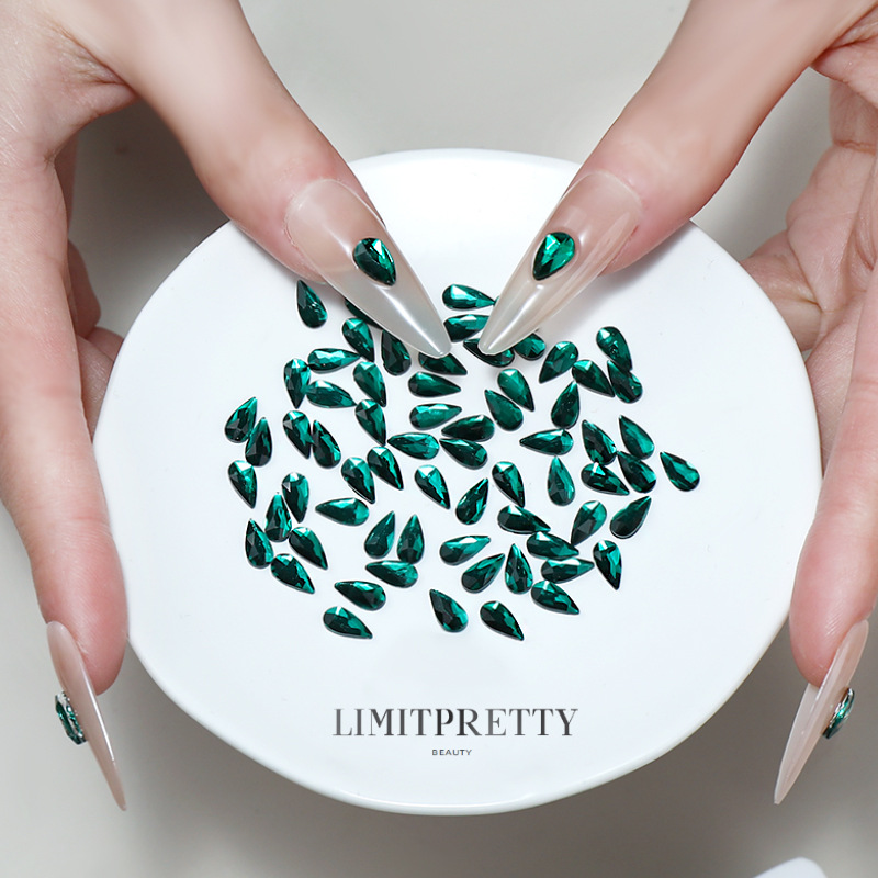 Manicure nuevo esmeralda gota de agua de fondo plano manicure perforación de gota de agua larga perforación de red de color rojo blanqueador decoración de uñas