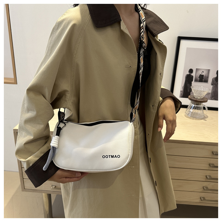 Canvas bag for women 2024 new autumn and winter versatile dumpling bag, casual and sporty wide-shoulder crossbody bag for women undefined