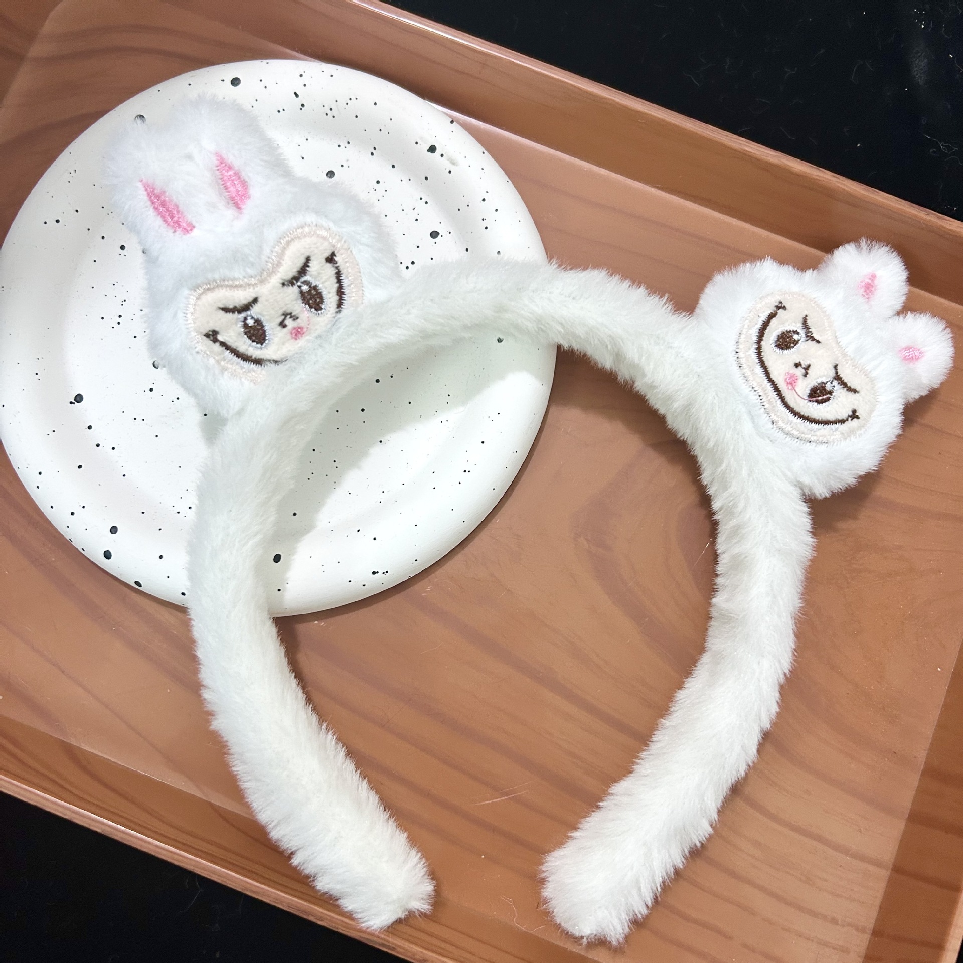 Otoño y invierno lindos bandas de cabello de ranas para mujeres máscaras faciales para lavar la cara dibujos animados de peluche bandejas de cabello extrañas tarjetas de cabello al por mayor