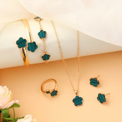 ヨーロッパとアメリカの国境を越えた売れ筋の5枚の花びらの花5点セットネックレスブレスレットブレスレットイヤリングリングヨーロッパとアメリカのエレガントなセット在庫あり|undefined