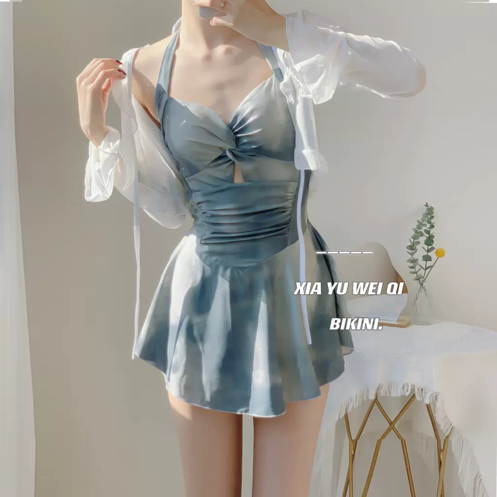 连体泳衣女2024新款高级感扎染蓝色辣妹挂脖裙式保守显瘦海边度假