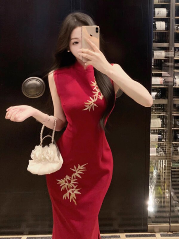 New Chinese Style National Style Embroidered Cheongsam dress Yujie Unique and Beautiful Red Slim-fit Hip Dress 2025 Summer