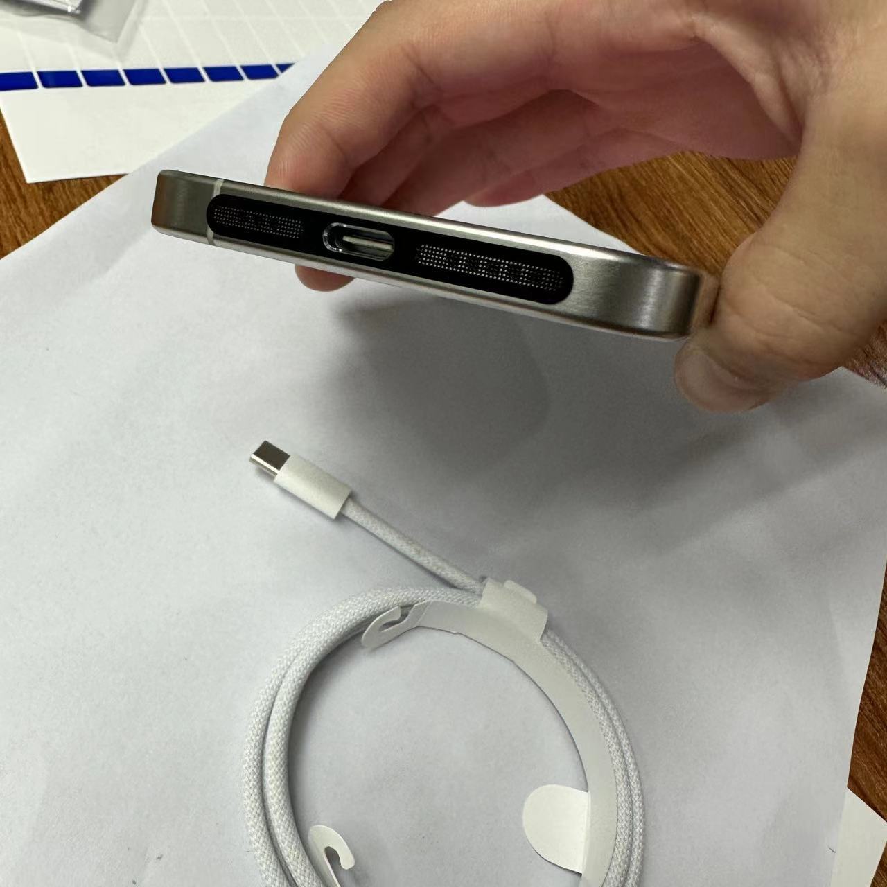 Adecuado para iPhone 16 Pro Max, red metálica antipolvo, 15 Plus, Apple 14, altavoz 13, red antipolvo, adhesivo protector.