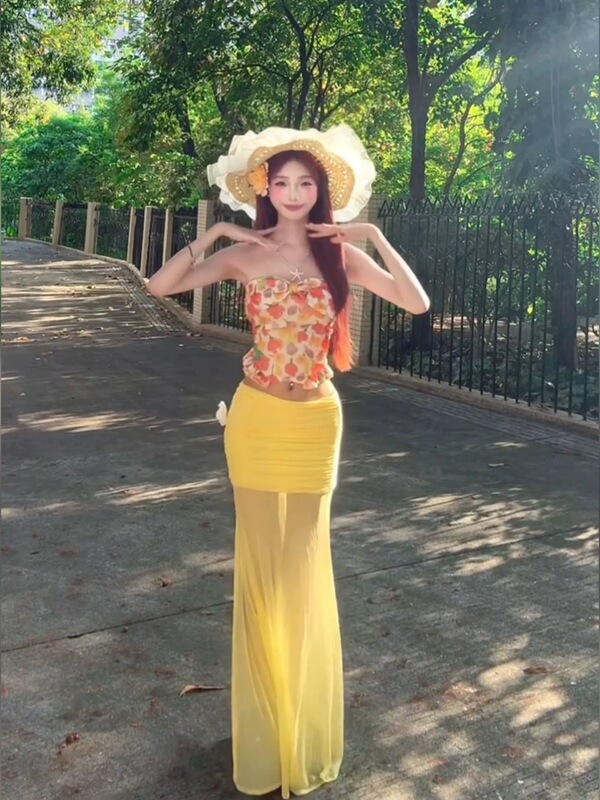 度假风套装女夏季多巴胺绝美气质黄色印花抹胸上衣网纱包臀半身裙|undefined