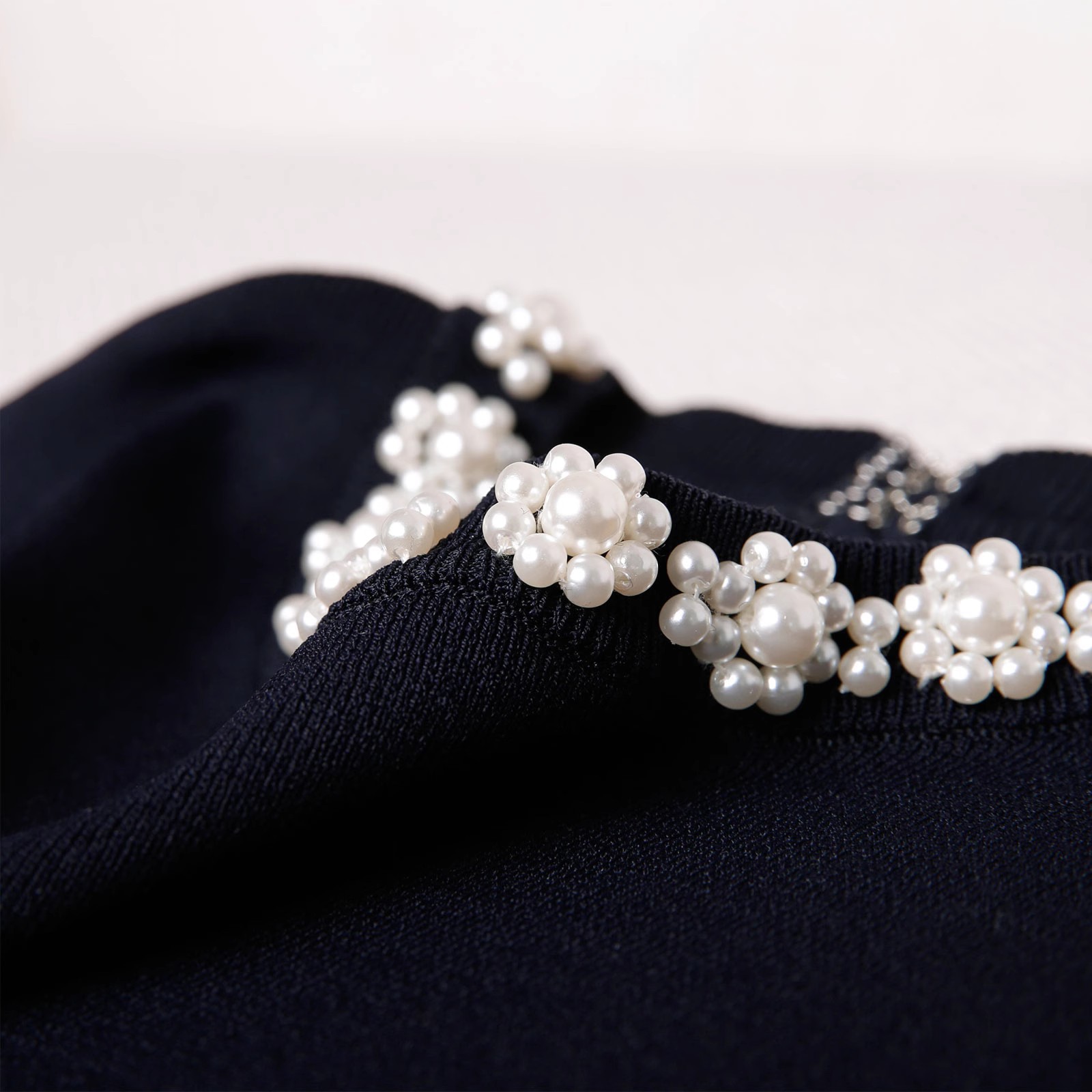 Elegant solid color knitted sweater sleevless