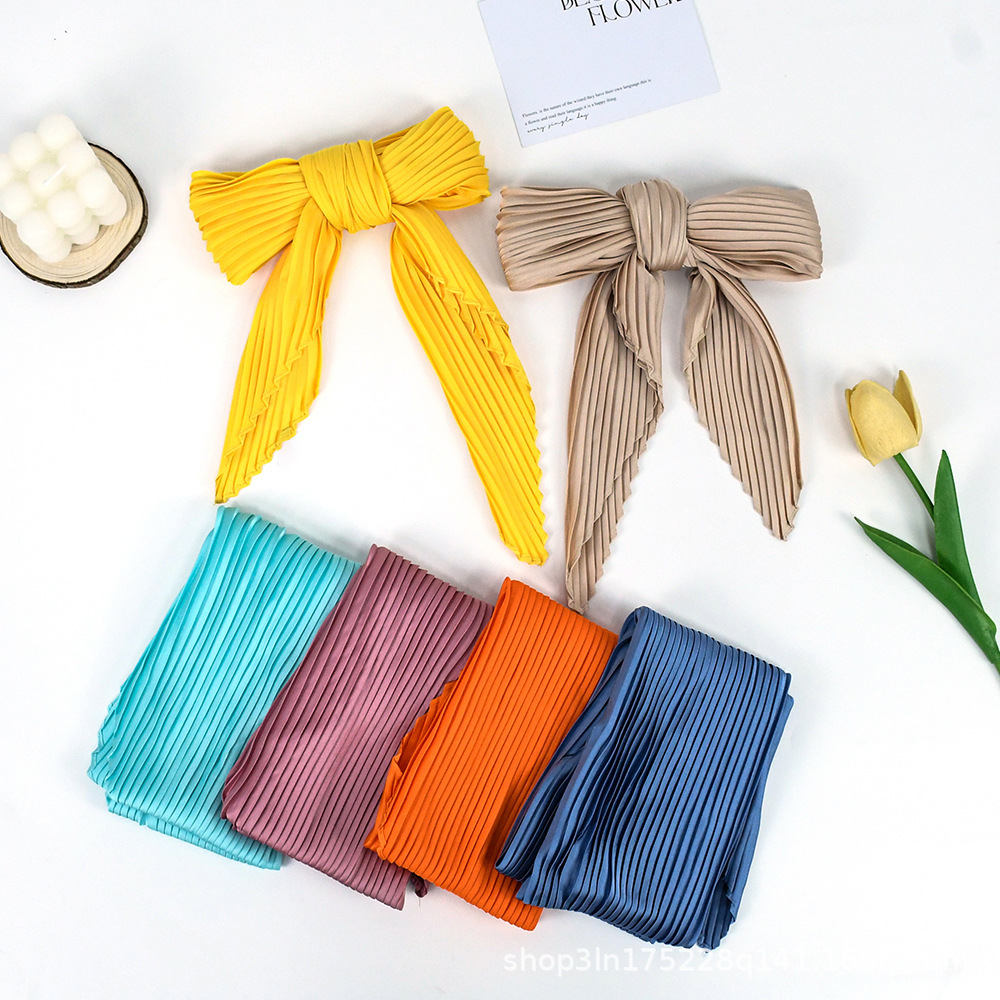 Transfronterizos lujosos monocromáticos de seda de imitación pequeña bufalla cuadrada arrugada atmósfera de cuello arrugado bufandas de seda damas bufandas al por mayor