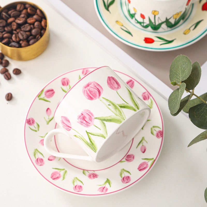 Taza y platillo de tulipán creativo Caja de regalo de alta gama Taza de mano Taza de café de cerámica Juego de platillos Taza de alto valor