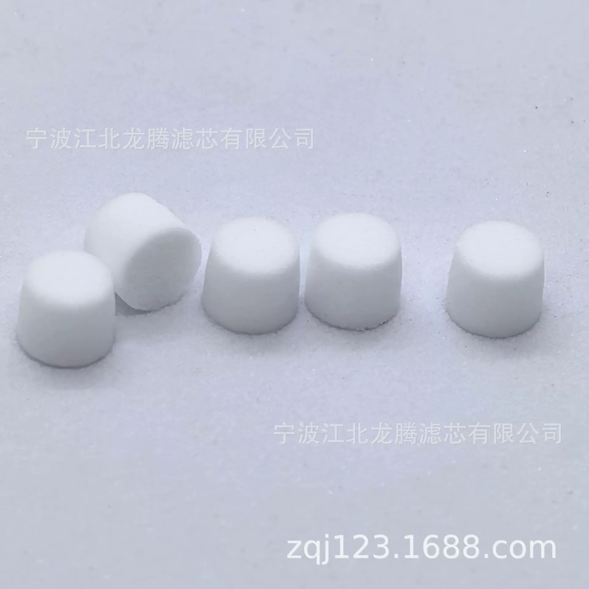 厂家现货批发输液器透气塞大流量塑料滤芯配件PE烧结微孔过滤器
