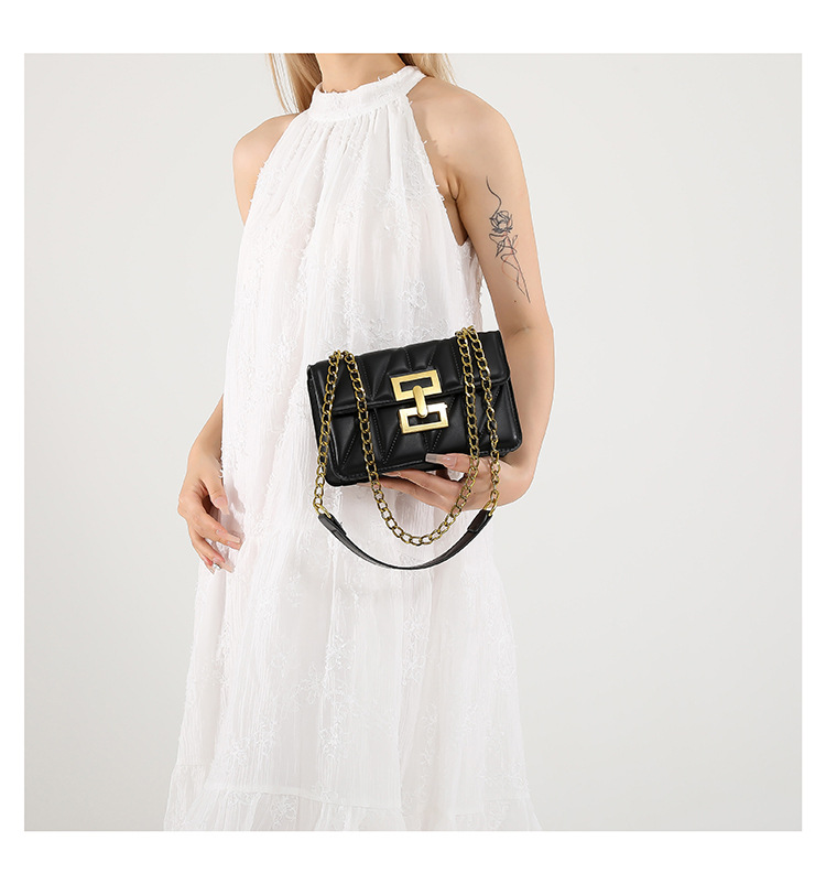 A stylish commuter diamond-patterned lock buckle small square bag, a versatile commuter single-shoulder bag, a new 2024 model, a women's crossbody bag undefined