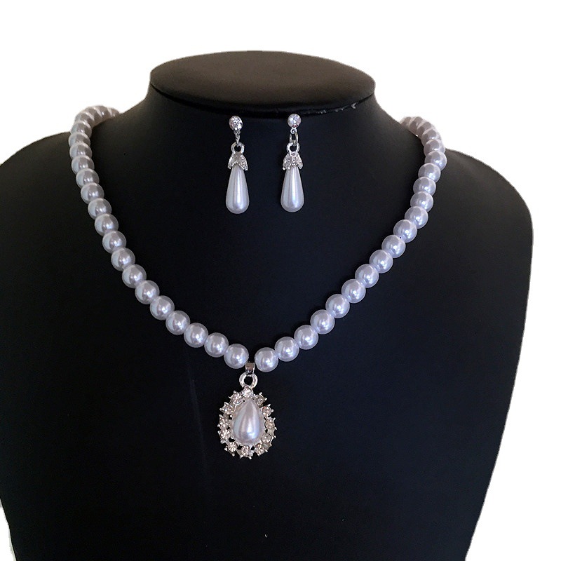 Classic necklace from pearl