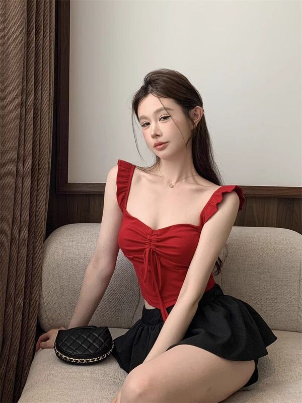 小飛袖の方襟の赤いキャミソールの女性は夏のタイ式の甘いギャルを着ています。|undefined