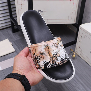 Soft-Soled Slippers for Men 2025 New Style Comfortable Summer Breathable Casual Slippers Accessible Luxury Trendy Brand Outer Wear Beach Shoes for Men