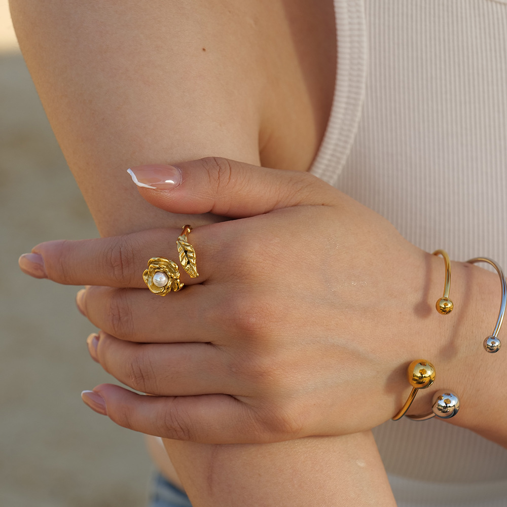 2023 nuevo estilo de moda celebridad en línea INS diseño 18K chapado en oro de acero inoxidable bola abierta pulsera joyería al por mayor