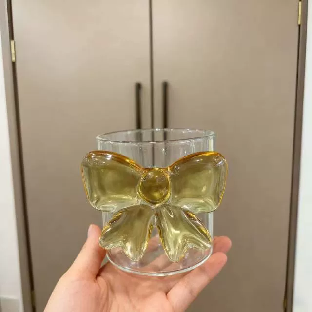 Теплые джинсы с бантом, кофейное вино для виски, стекло