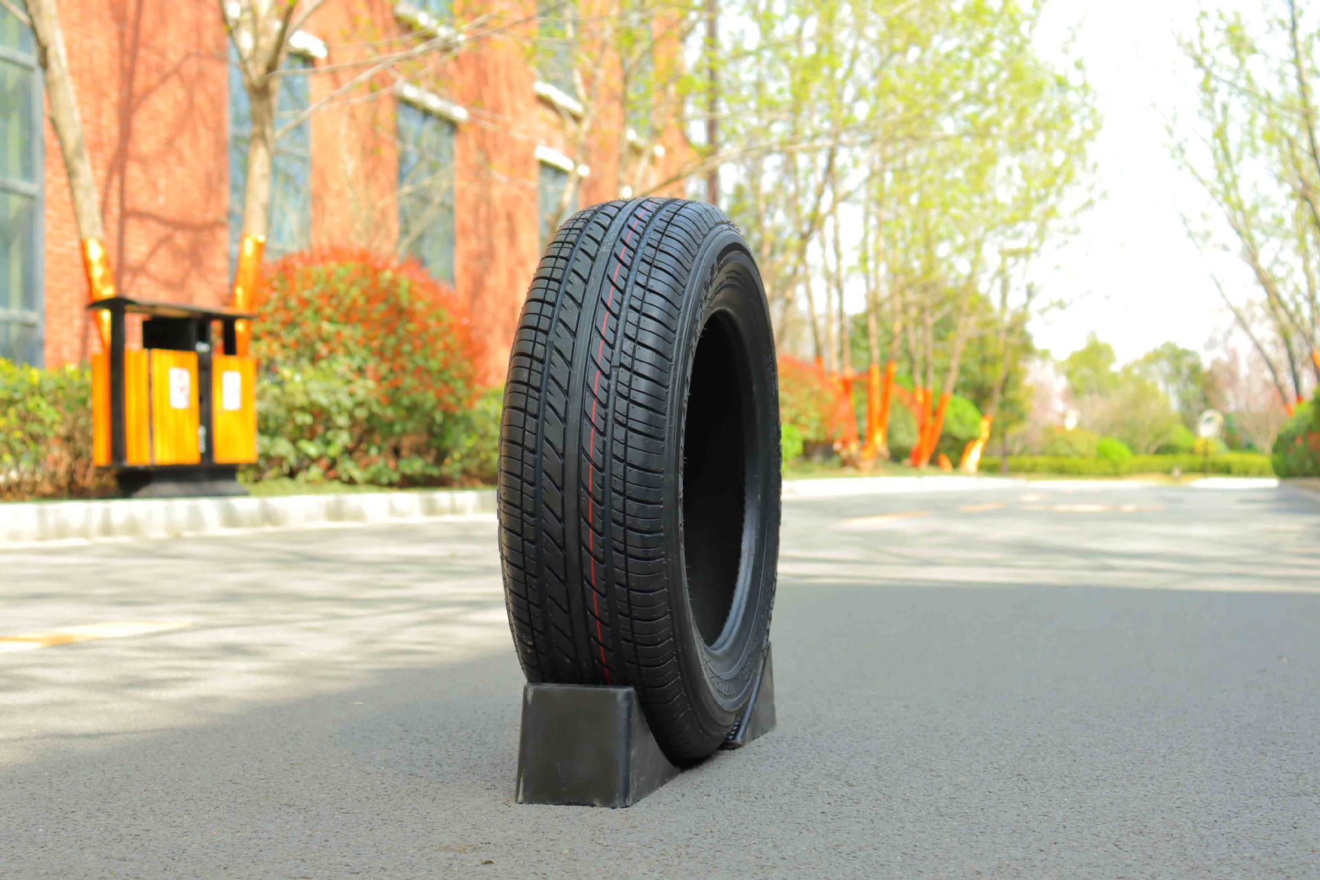 Tire 145/70R12 135/70R12 15570R12 Electric Car Sedan Vacuum Outer Tire Wholesale