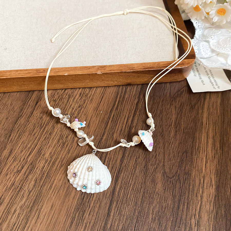 Collar colgante de concha de perlas de cristal de perlas de arroz con incrustaciones de diamantes, cadena de clavícula de viento de vacaciones junto al mar, collar fresco y dulce al por mayor