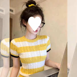 撞色条纹贴袋圆领短袖针织衫女春季休闲风修身显瘦套头上衣