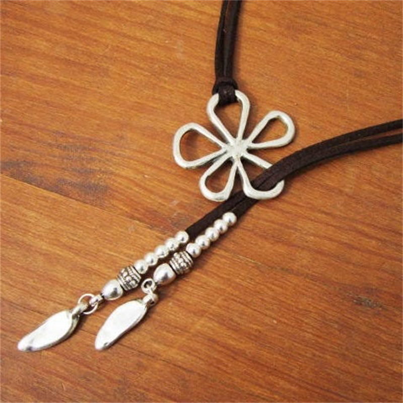 Fashion Flower Alloy Plating Hollow Out Women's Pendant Necklace 1 Piece display picture 3