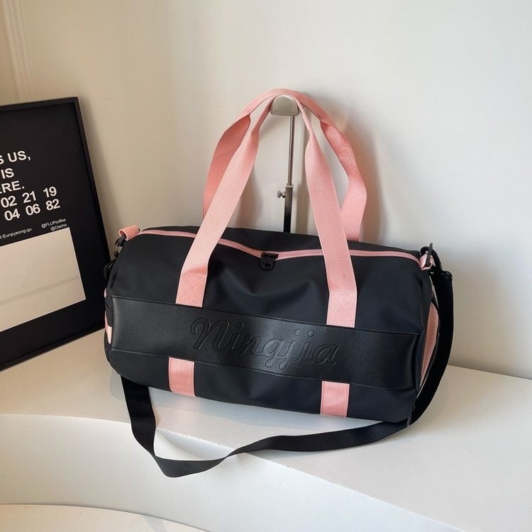 핑크가 섞인 블랙