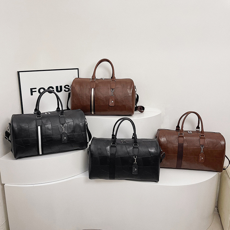 Fashionable trend capacious travel bag to go out
