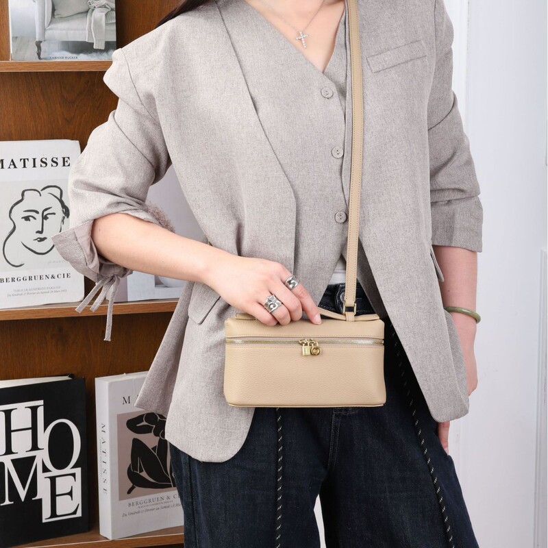 2025 New Niche Fashion First-Layer Leather Versatile Women's Shoulder Crossbody Bag Small Bag Niche Designer