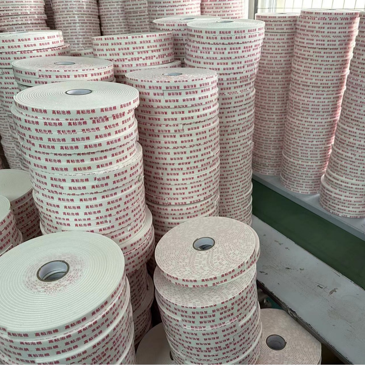 Cinta de esponja de doble cara de impresión de 3mm engrosada, cinta de espuma de espuma fija de pared de PE de alta viscosidad blanca fuerte