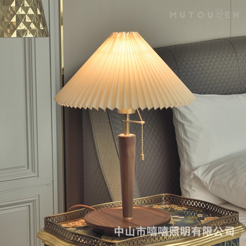 Log Vintage Scandinavian Retro Style Pleated Table Lamp Bedroom Bedside Living Room Study Light Luxury Solid Wood Table Lamp