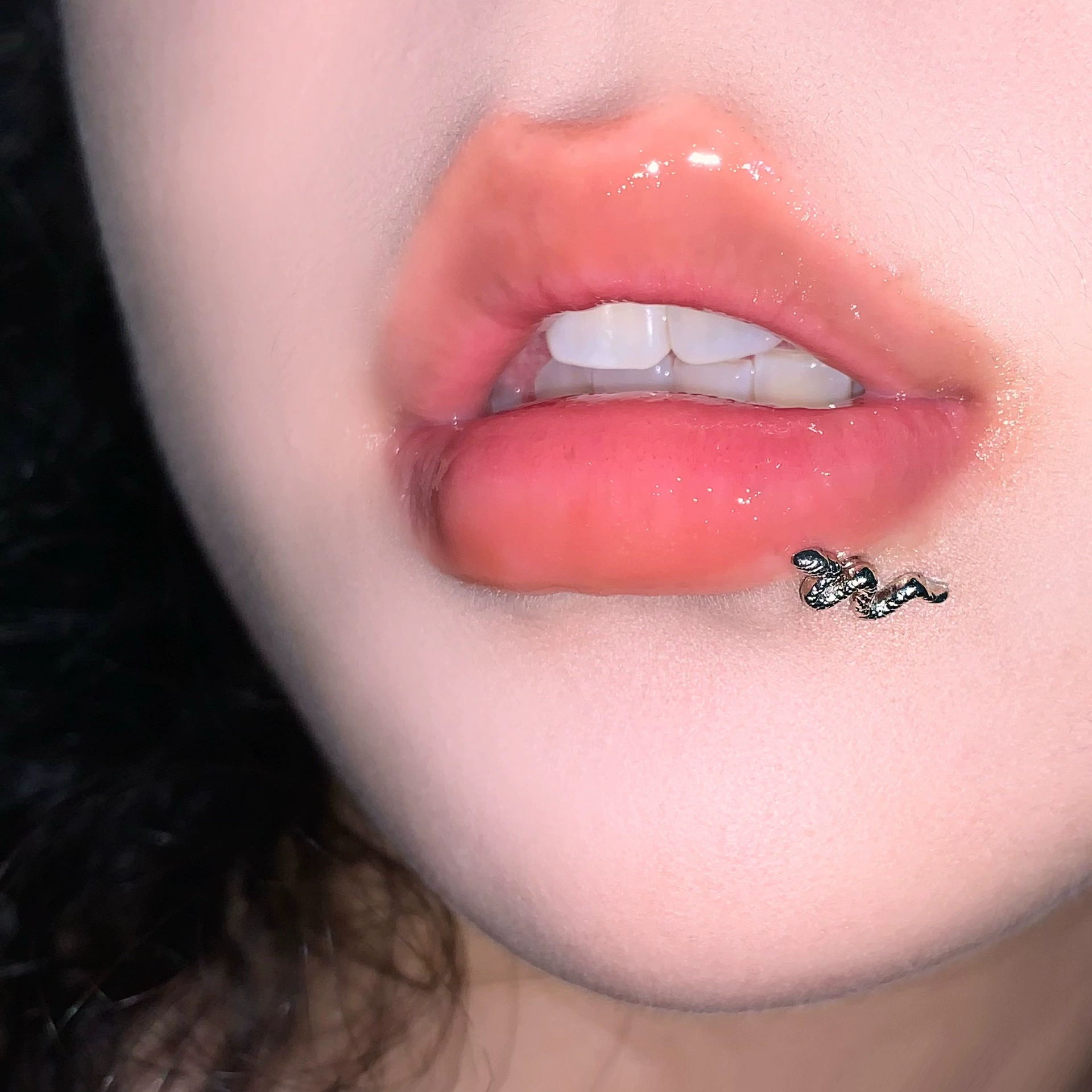 «Торговля международного уровня»? lip piercing, European style, wholesale