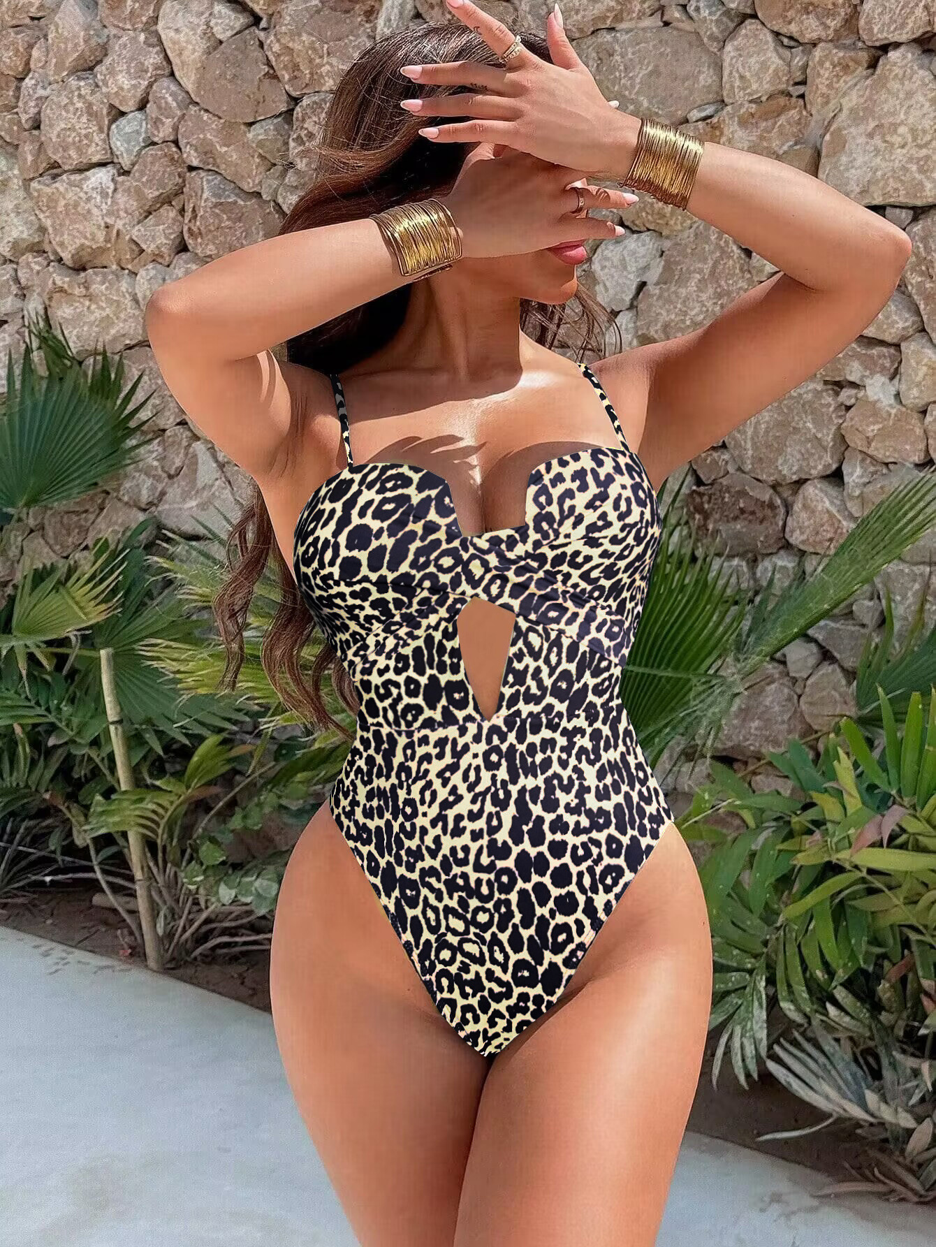 Costume intero donna stampa leopardata con cutout elegante_voghion.com