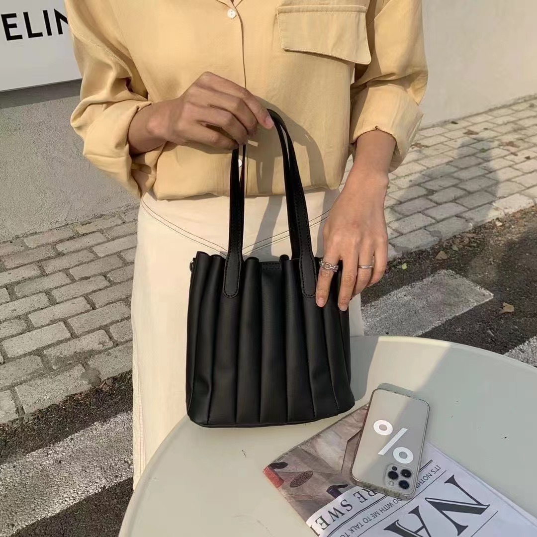 가방 2025 간단한 주름 올 매치 버킷 여성용 가방 여성용 가방 유행 한 어깨 크로스 바디 여성용 가방