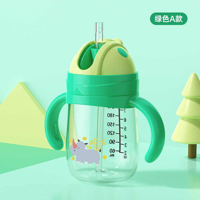 Inglés caja de dibujos animados bebés taza de bebida PP anti-caída taza de agua a prueba de fugas con mango gorra de boca de pato taza de bebida directa al por mayor