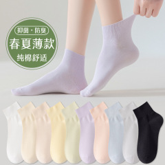 靴下の女性のソックスの夏の薄い綿の通気性の吸汗の女性のソックスの運動の骨がない春と秋の白い卸売り