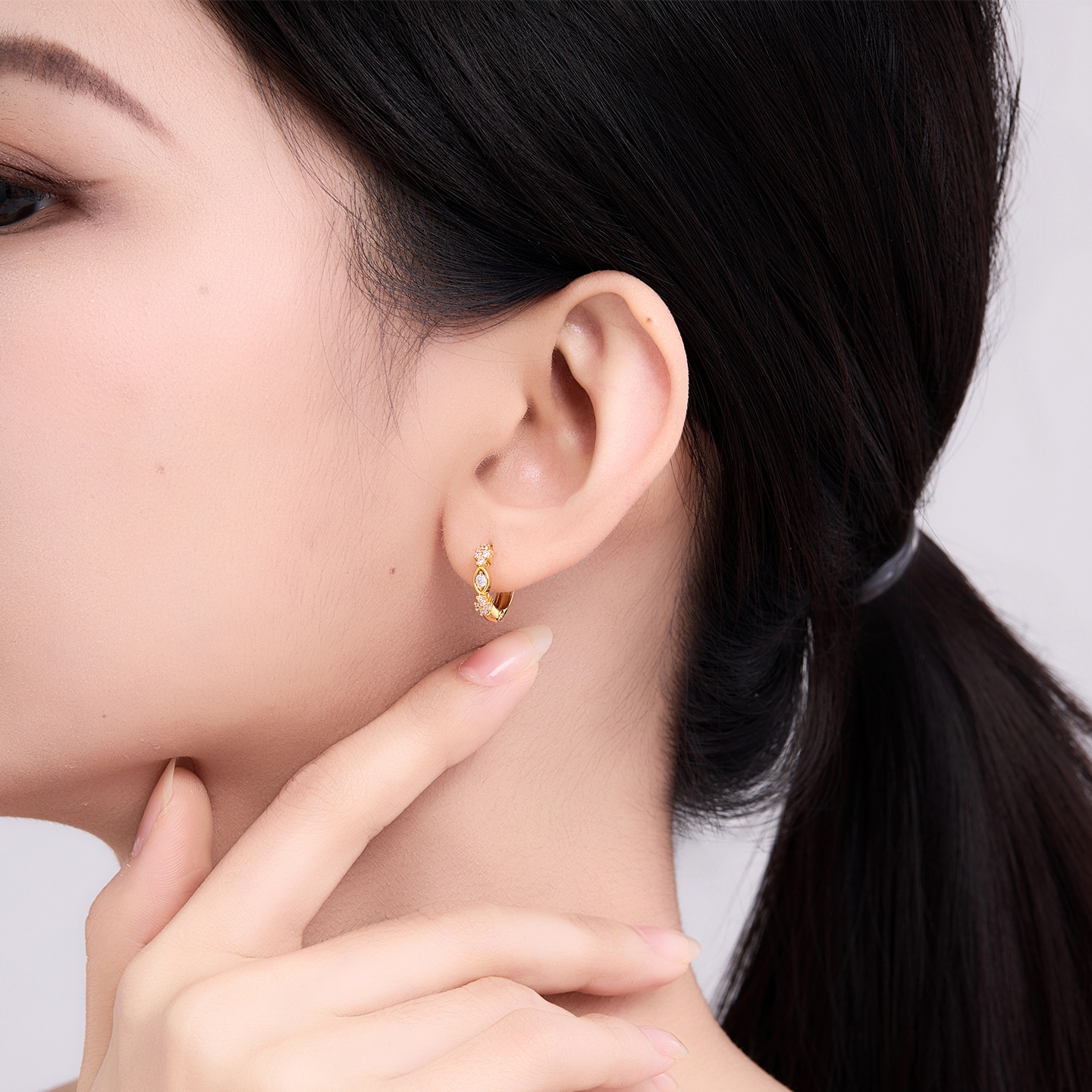 Xuping Europa y los Estados Unidos transfronterizos ligeros aretes de lujo aleación de cobre chapado en 24k oro imitación aretes de geometría aretes de círculo