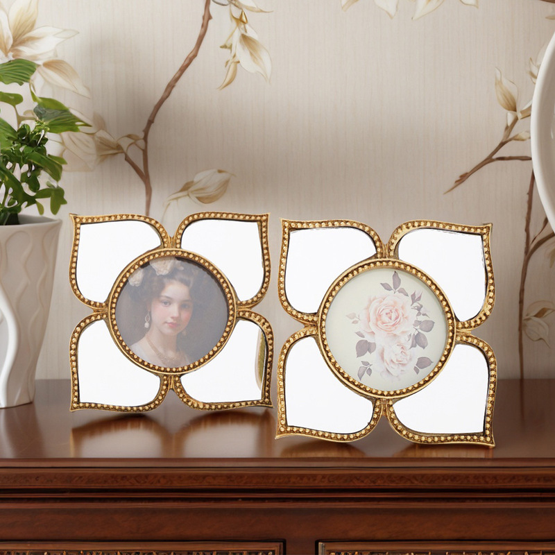 Retro Minimalist Four-Leaf Clover and Butterfly Flower-Shaped Mirror Frame, Suitable for Home Decoration in Entryways and Bedrooms