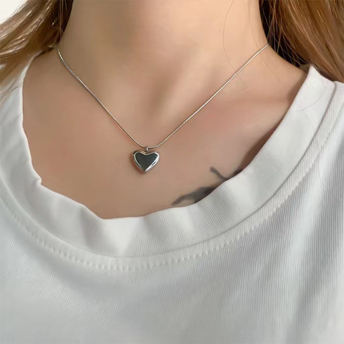 Versatile, Luxury, Small Unique, Colorless Titanium Steel Necklace for Women in Summer Instagram Style, Love Collar_voghion.com