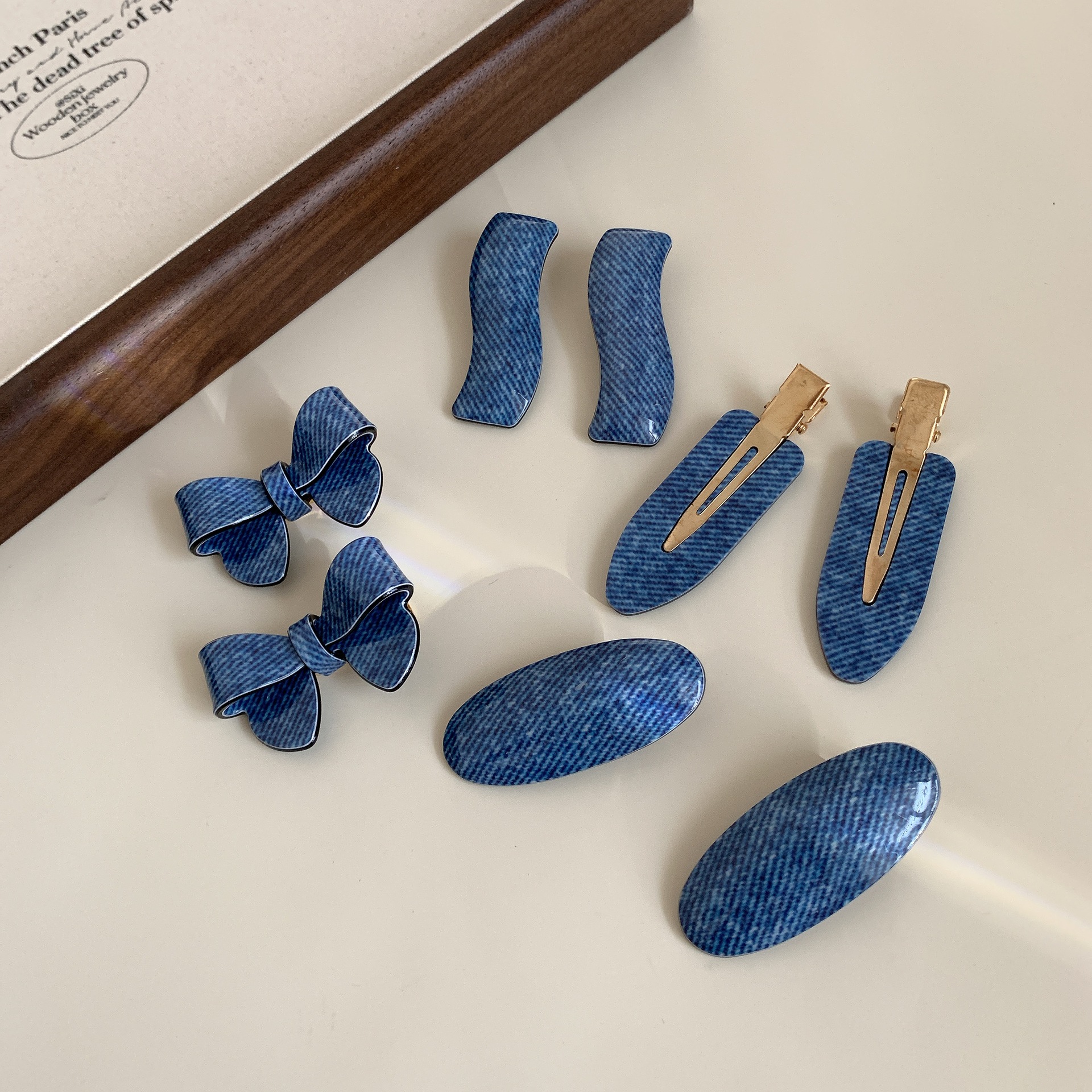 Women's Geometric Bow Knot IG Style Cute Acetic Acid Sheets Hair Clip display picture 1