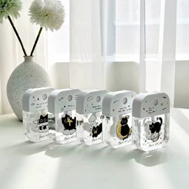 证件卡、挂绳;钥匙扣及钥匙扣配件;易拉得/扣