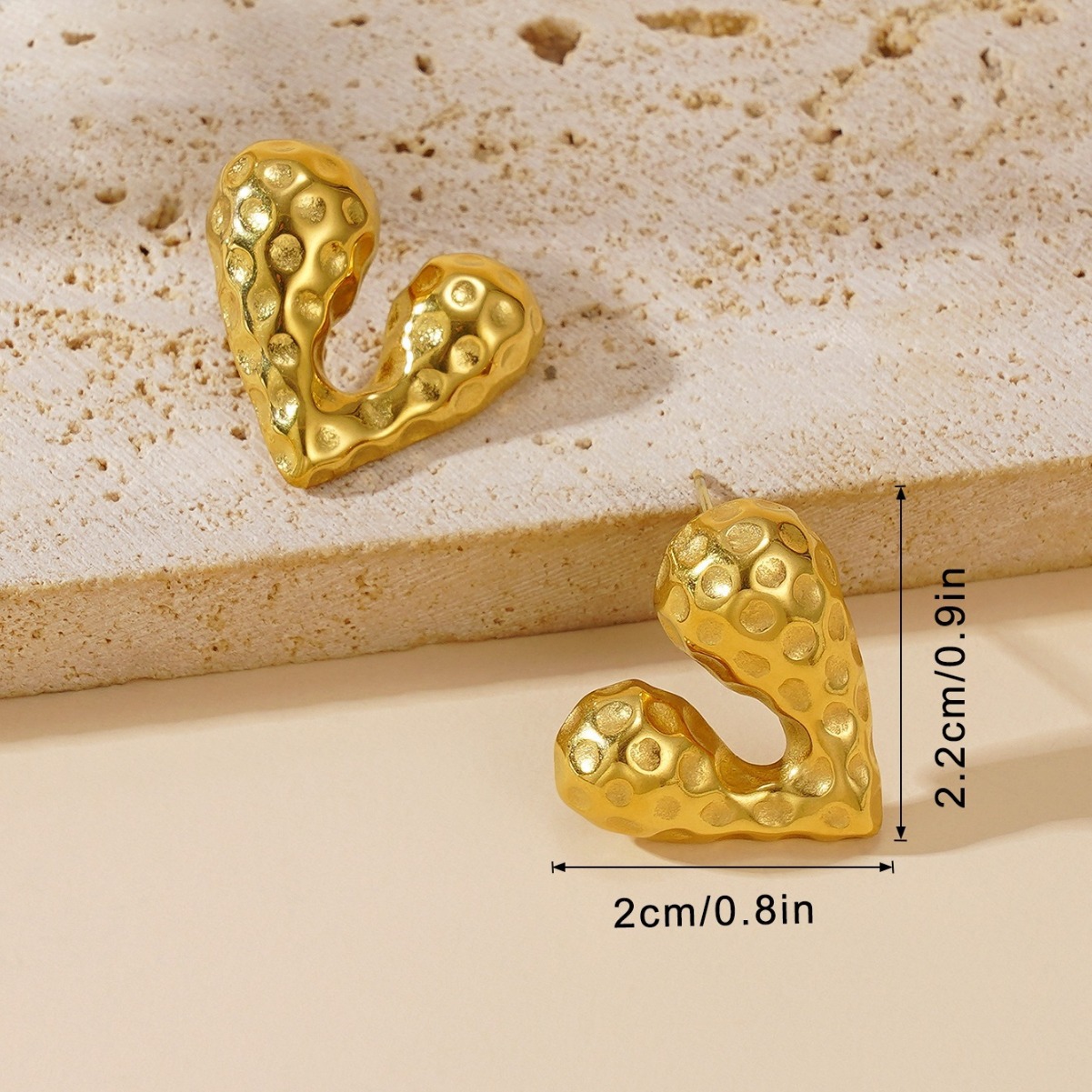 Europa y los Estados Unidos nuevos aretes de diseño de alto nivel de amor irregulares de nicho simple acero de titanio chapado en oro joyas de moda auriculares