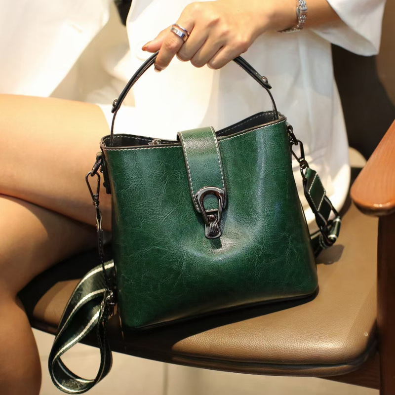 Cross-border special 2021 new European and American bag women's simple fashion bucket bag oil wax leather portable shoulder bag fashion