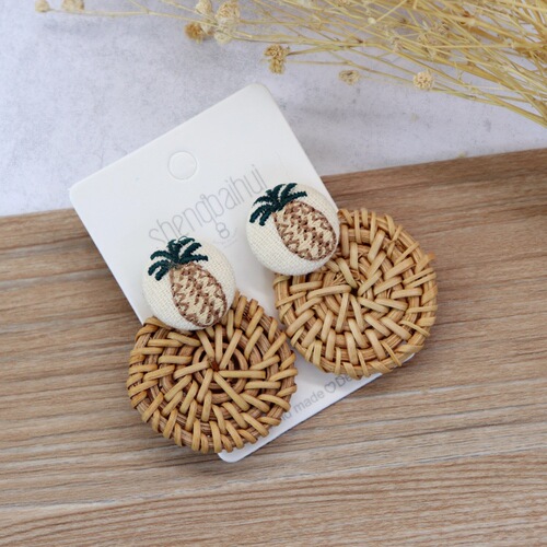 Retro handmade straw and rattan braided earrings for women, bohemian beach vacation style versatile earrings, temperament and personalized earrings