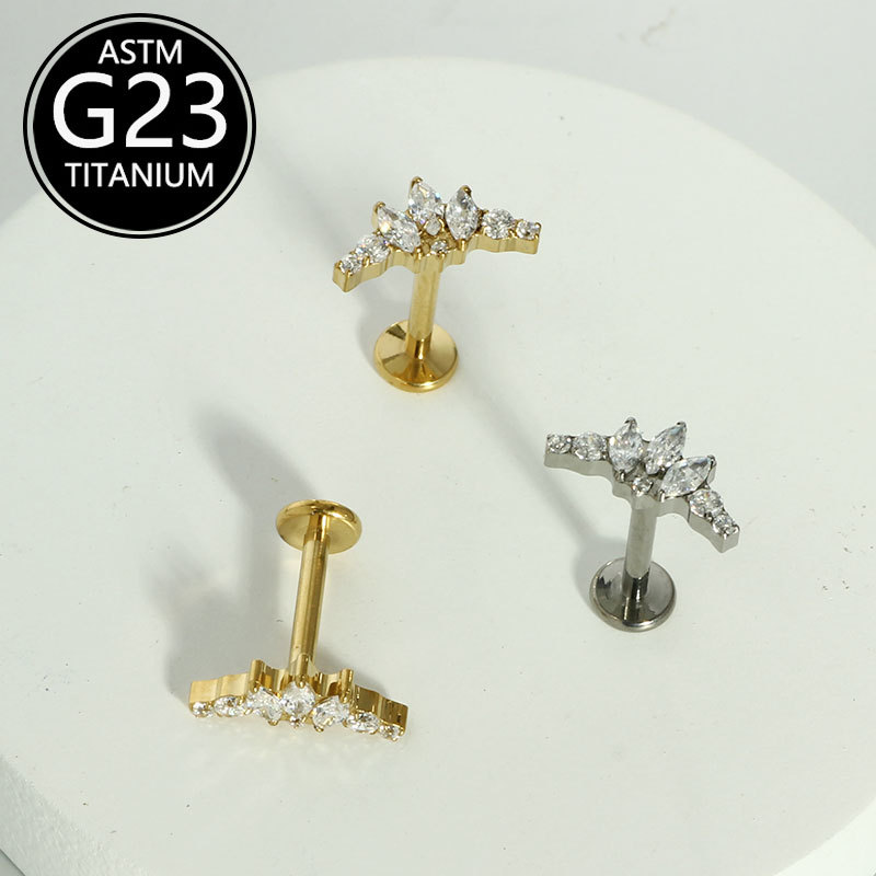 16G labret stud size and finish detail