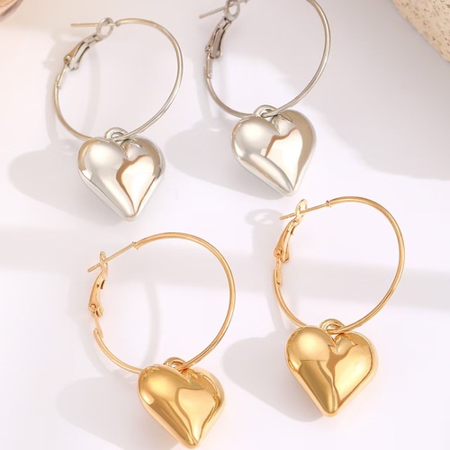 Hot-selling European and American Fashionable 3D Exaggerated Heart Earrings for Women — Stylish, Trendy, and Perfect for Bold, Girly Looks