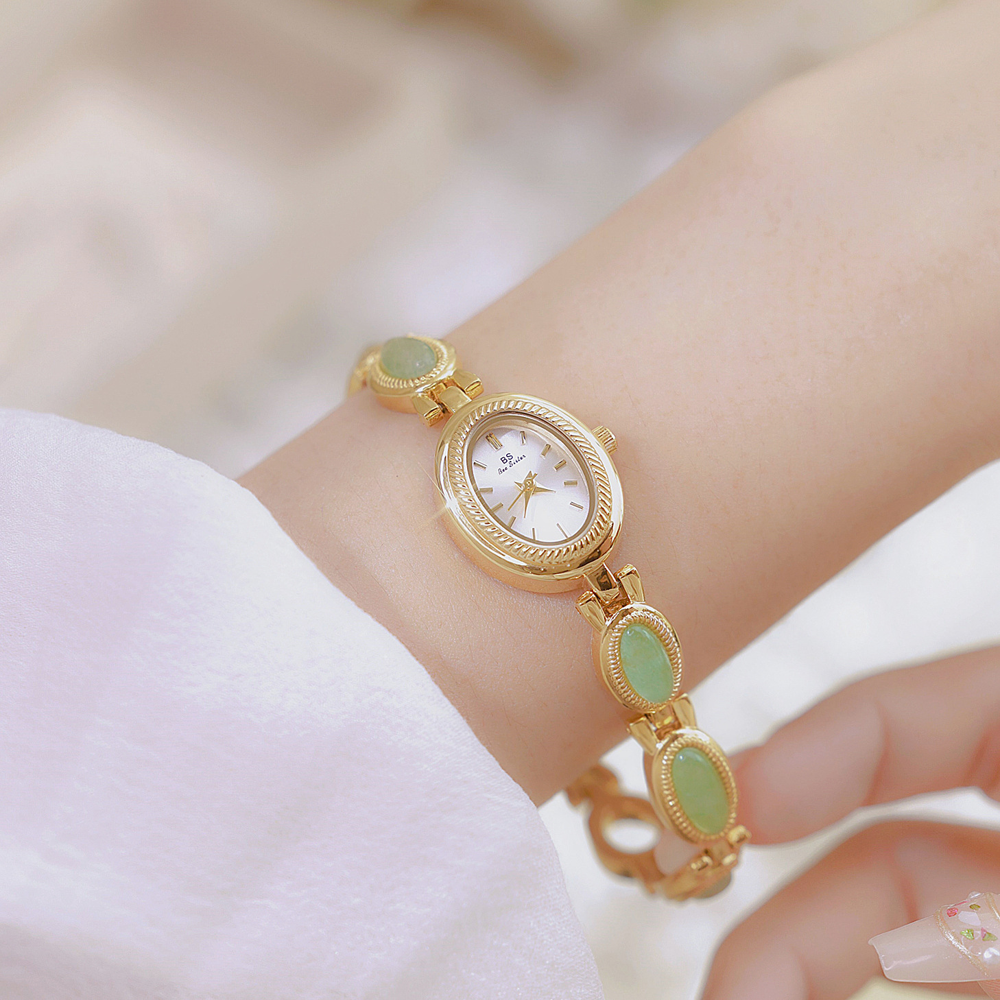 60g Weight Tempered Glass Mirror Material Alloy Strap Material Watch Classification Pointer Display Type Jewelry Buckle Buckle Style Oval Dial Shape Daily, Date Occasion Quartz Movement Solid Color Pattern Women's Gender Simple Style, Classic Style Style Simple Style Classic Style Solid Color Jewelry Buckle Quartz Watch Women's Watches 17