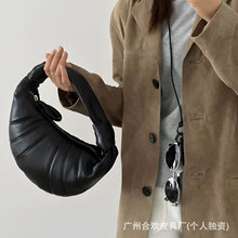 2024Ҹ�°�С��Ƥ��Ӱ���Ůţ�ǰ�ͨ��б����Ƥ�ذ���̖ˮ�