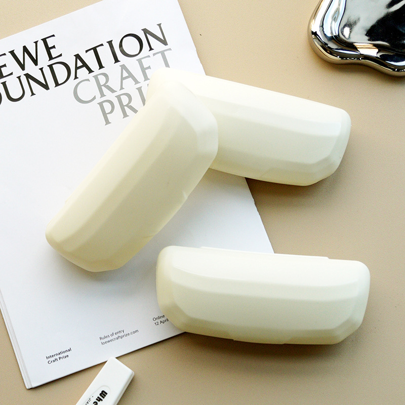 Caja de gafas blanca crema alta sensación portátil anti-compresión ins caja de embalaje de gafas de viento fábrica al por mayor caja de gafas de plástico