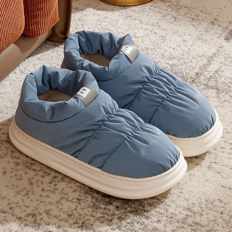 Zapatillas acolchadas de algodón para hombres, zapatos acolchados de algodón engrosados antideslizantes impermeables para el invierno, zapatillas acolchadas de algodón para el hogar de la pareja para el invierno