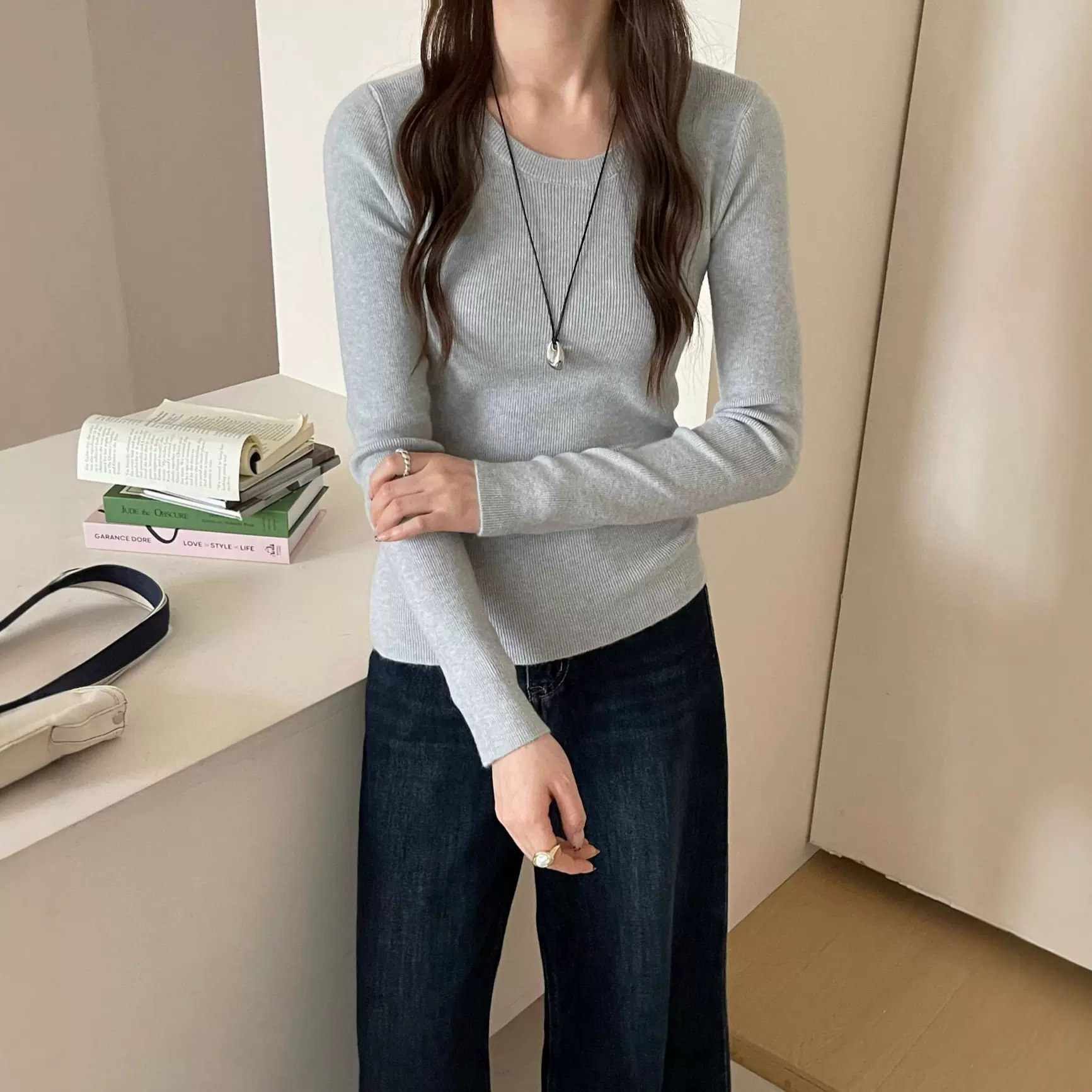 2025秋冬新款修身显瘦纯色针织打底衫女圆领百搭气质毛衣内搭套头