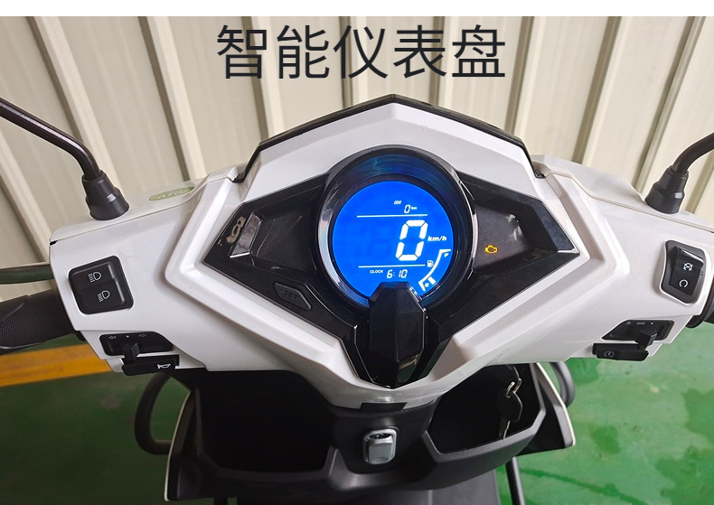 Brand New Qingqi Light Speed Gsxuy125 Fuel-Injected Motorcycle, Women's Silent Scooter for Delivery